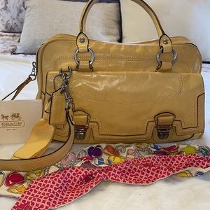 C O A C H  handbag with reversible scarf 🌻